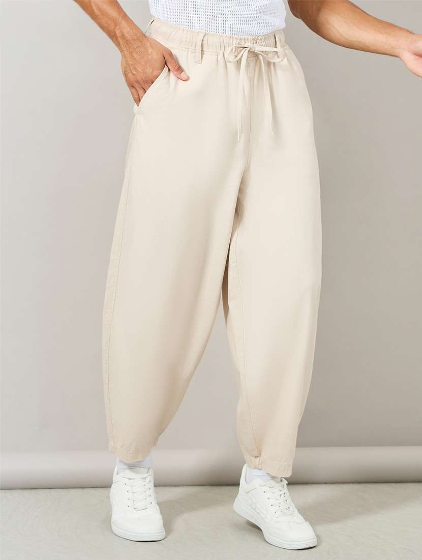 men cream solid joggers