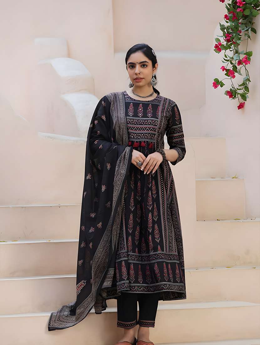 women black kurta dupatta set - 21308833 - Standard Image - 3