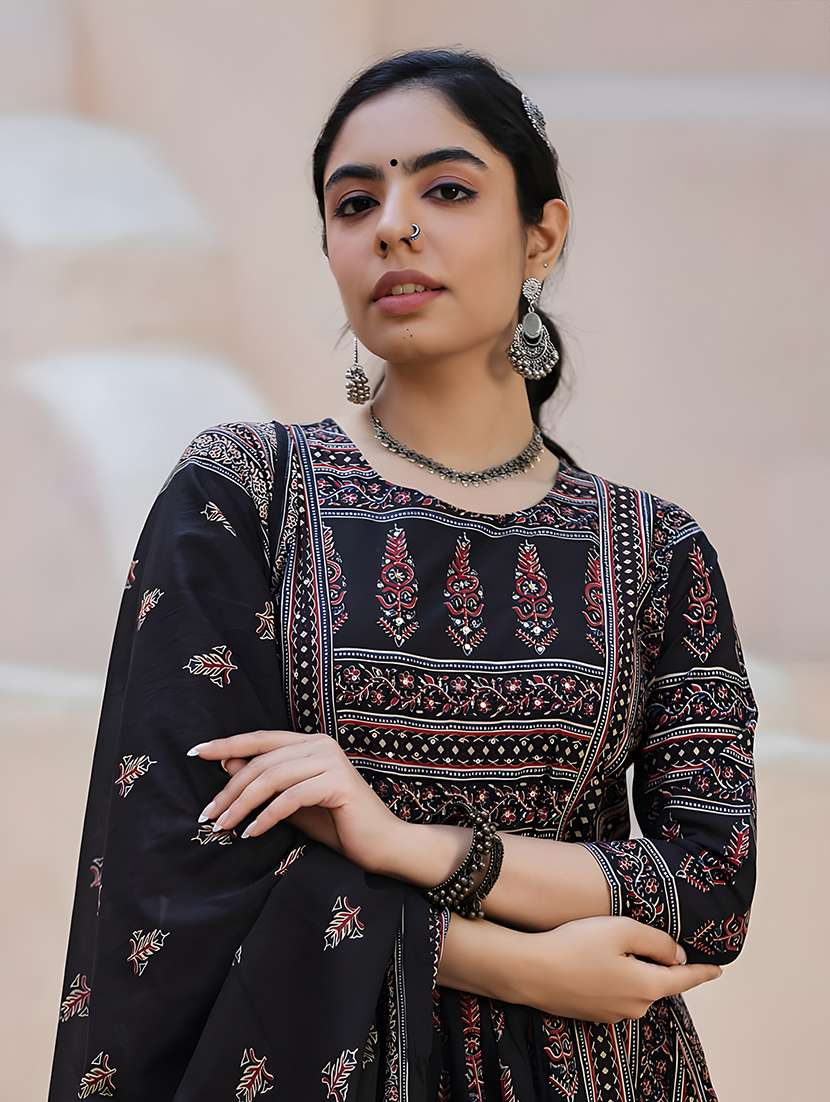 women black kurta dupatta set - 21308833 - Standard Image - 5