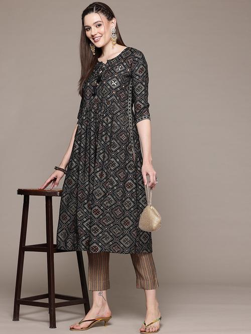 women bandhani printed notch neck kurta pant set - 21320730 - Standard Image - 0