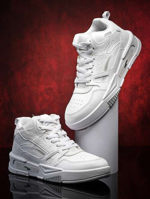 men solid lace up sneakers