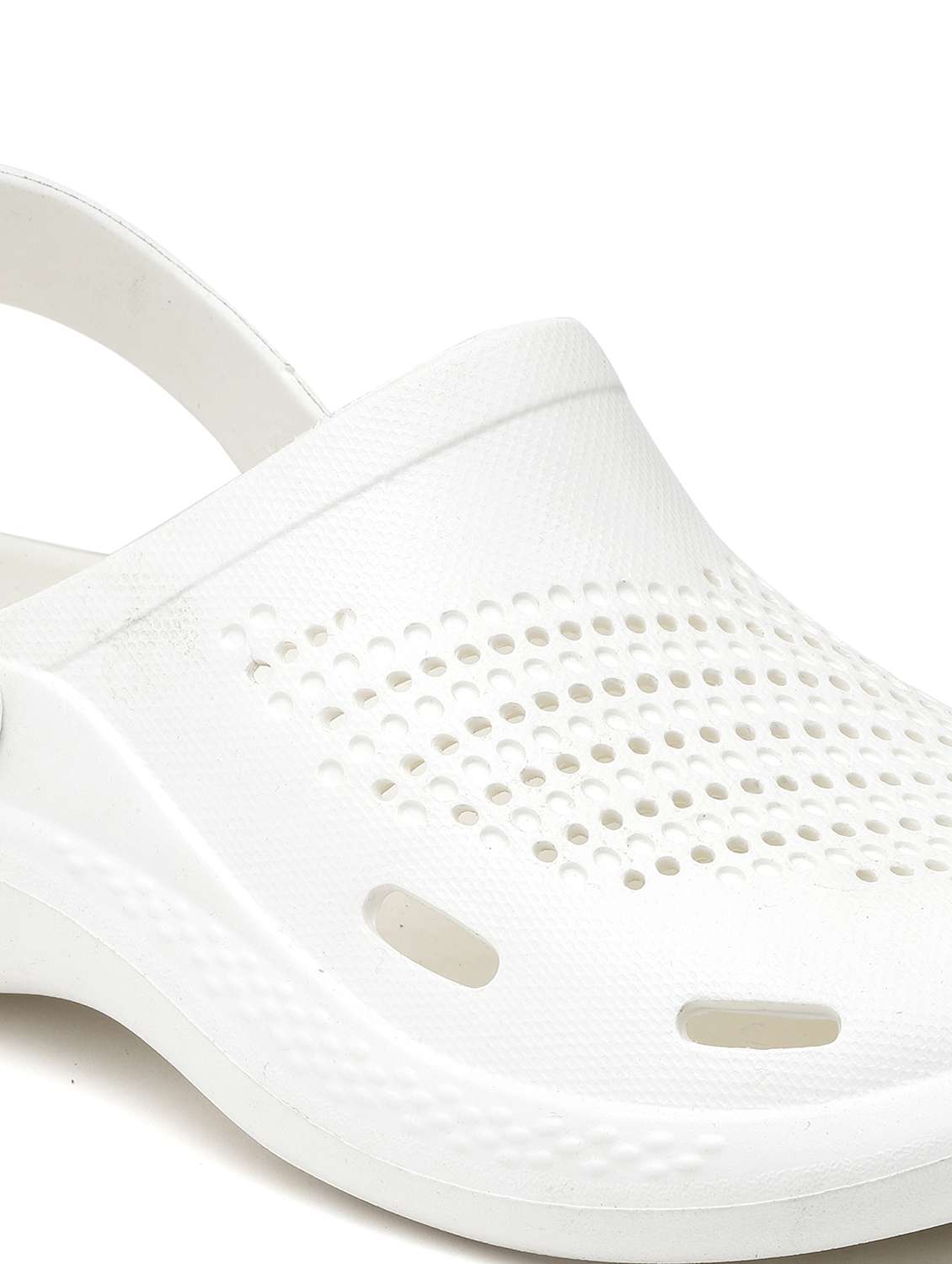 men solid round toe crocs - 21334224 - Standard Image - 5