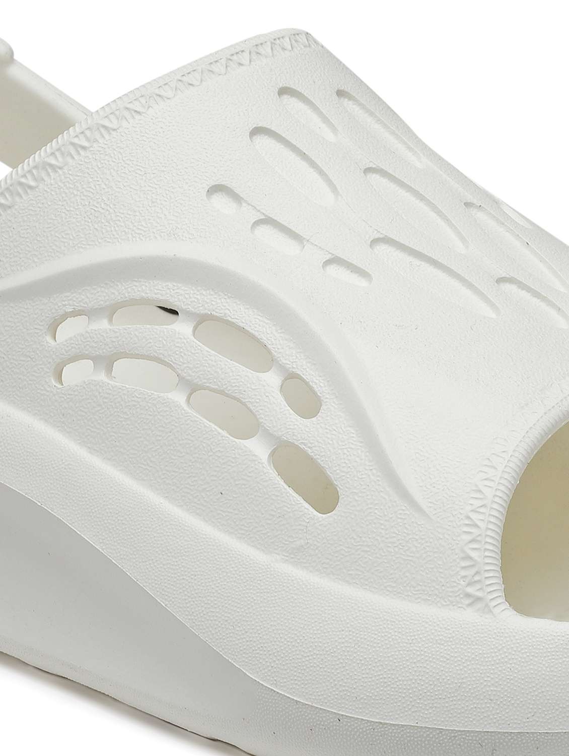 men solid round toe crocs - 21334230 -  Standard Image - 5