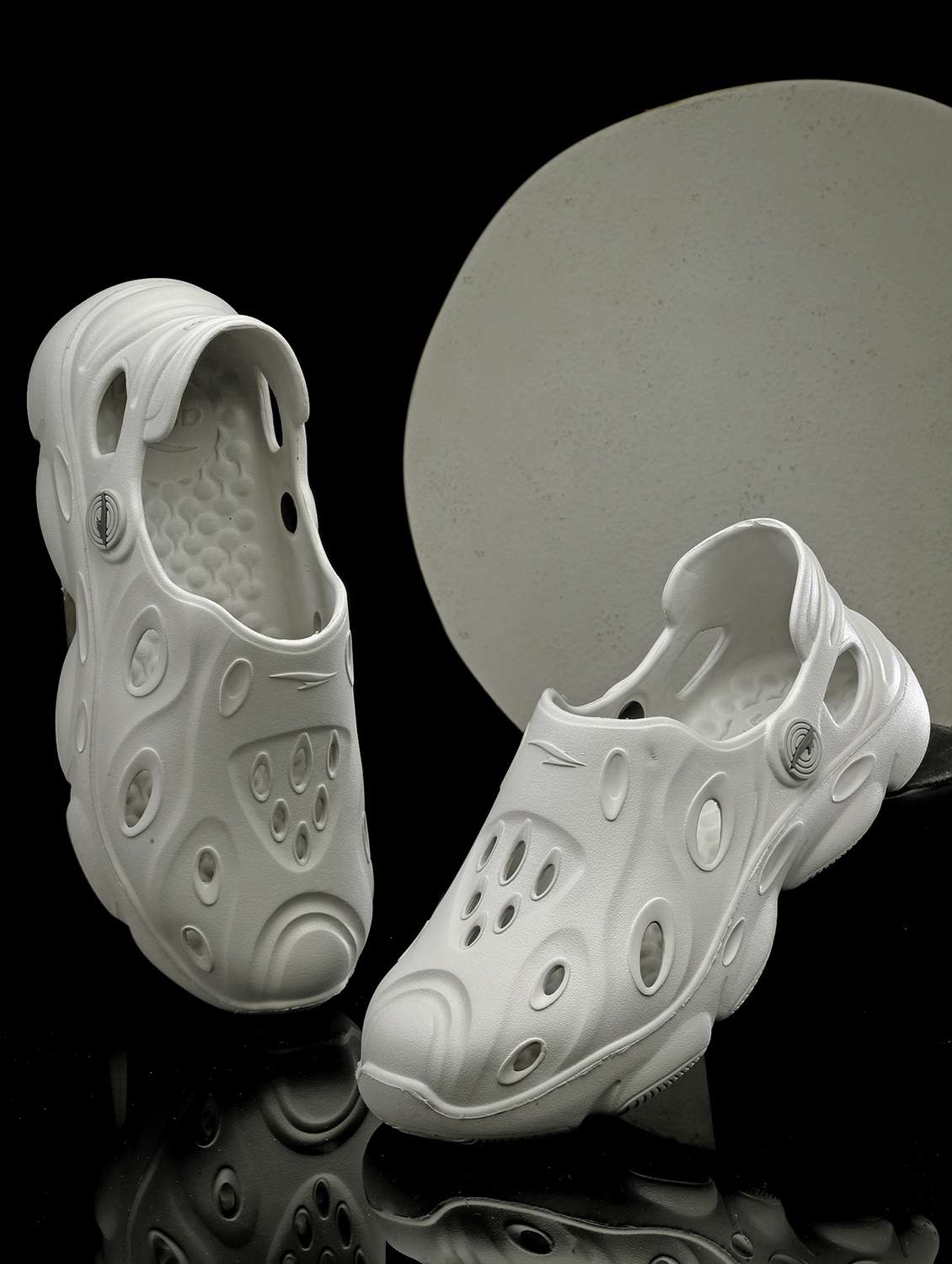 men solid round toe crocs