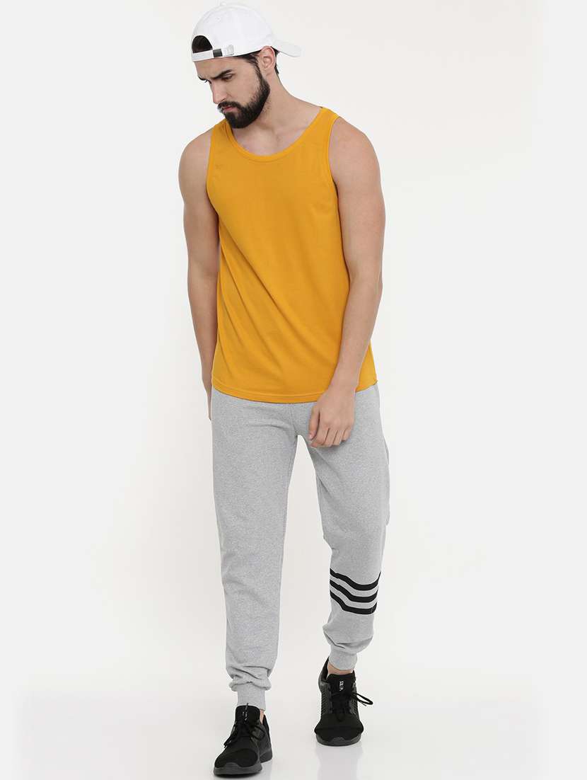 men solid sleeveless vest - 21334830 - Standard Image - 3