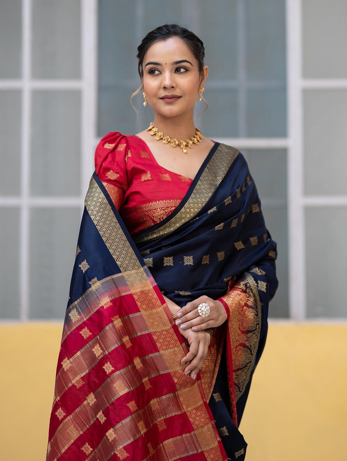 navy blue silk banarasi saree - 21336374 - Standard Image - 3