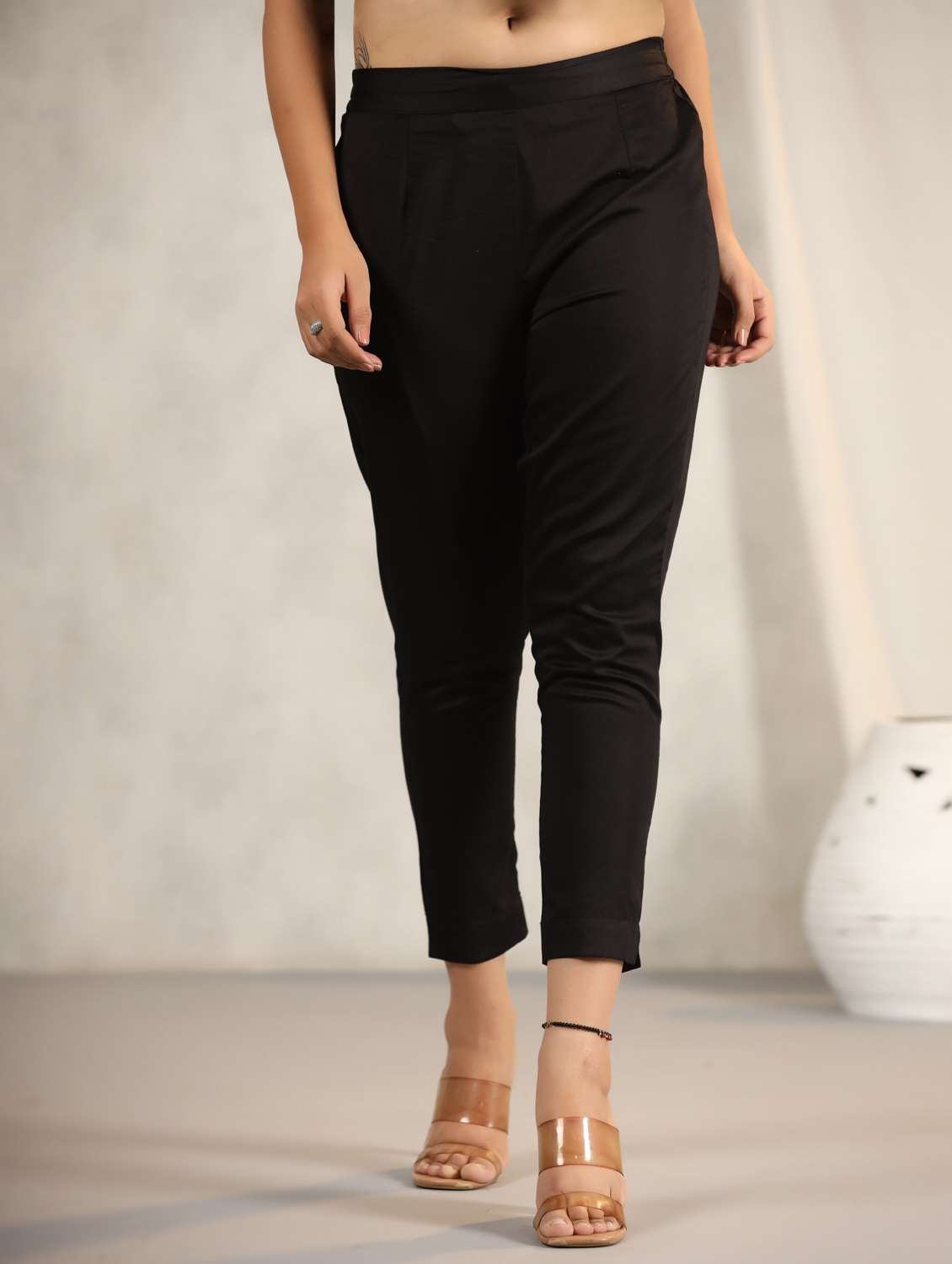 women solid mid rise cigarette pant
