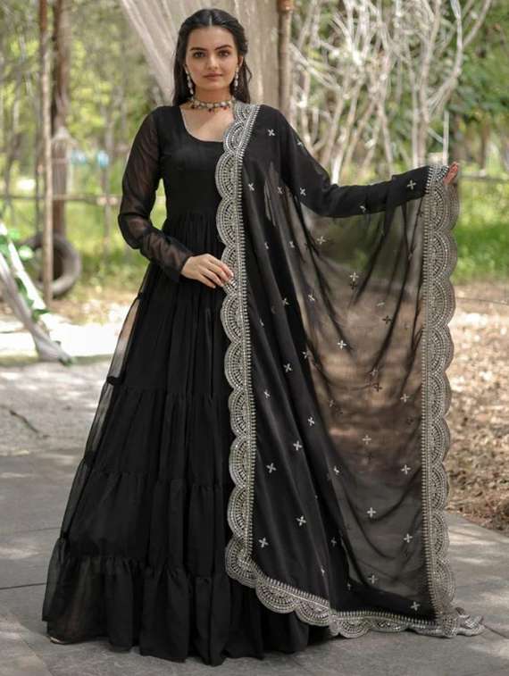 women black round neck kurta dupatta set