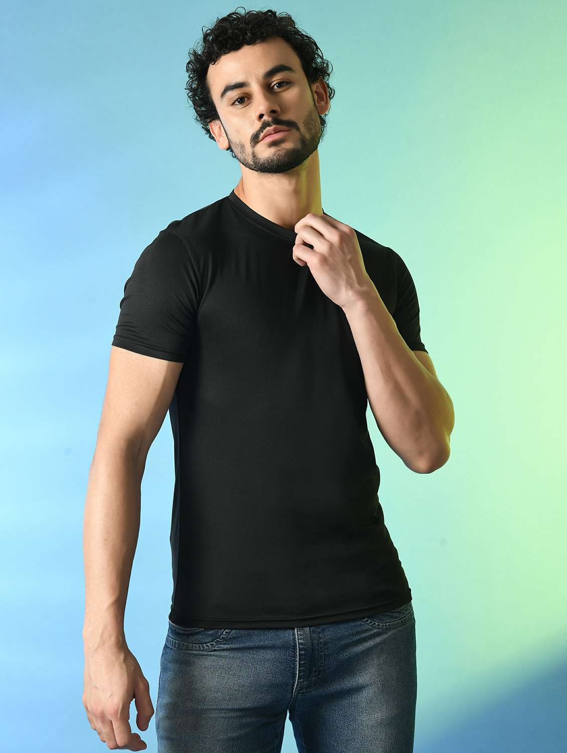 men round neck plain t-shirt - 21340507 - Zoom Image - 0