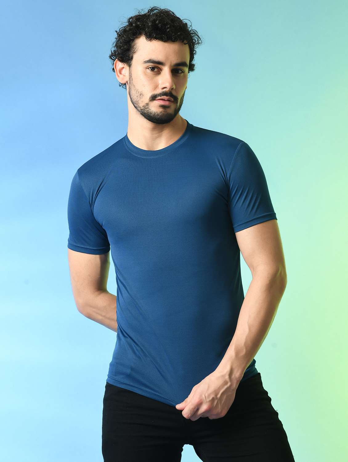 men round neck plain t-shirt - 21340511 -  Zoom Image - 0