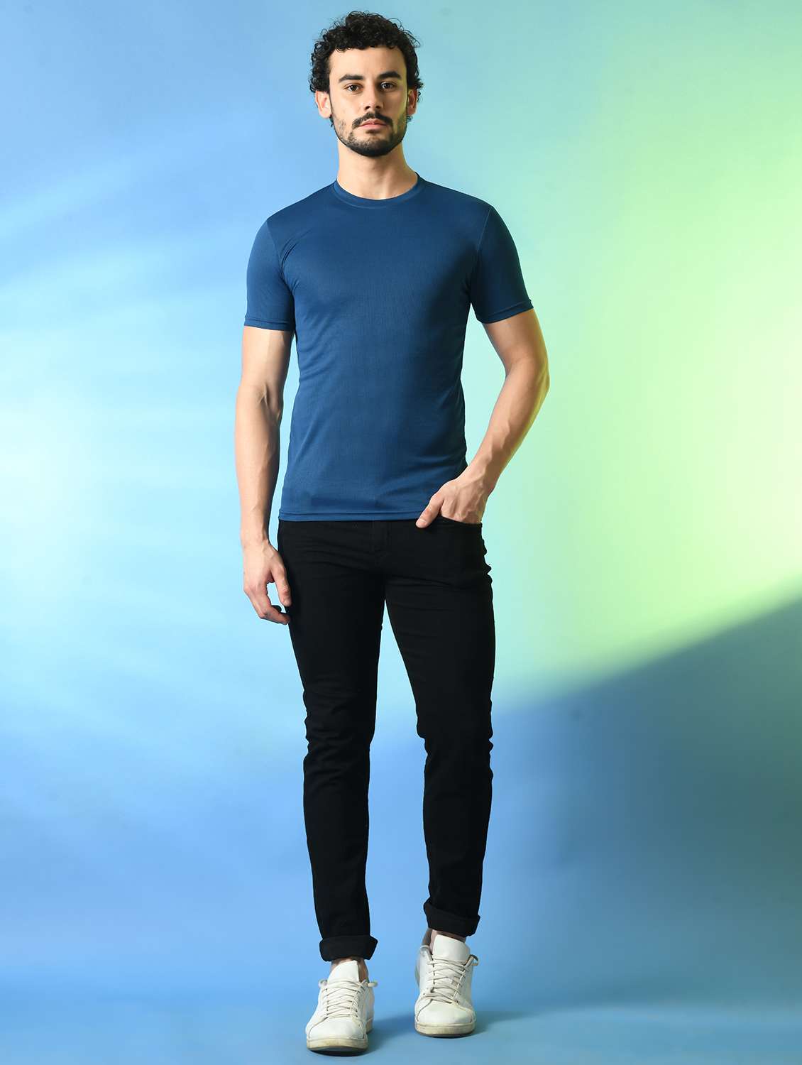 men round neck plain t-shirt - 21340511 -  Standard Image - 3