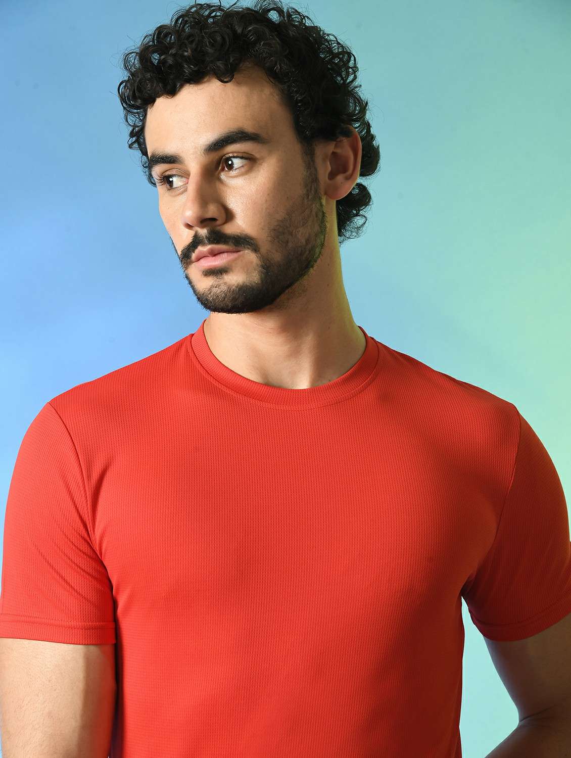 men round neck plain t-shirt - 21340515 -  Standard Image - 3