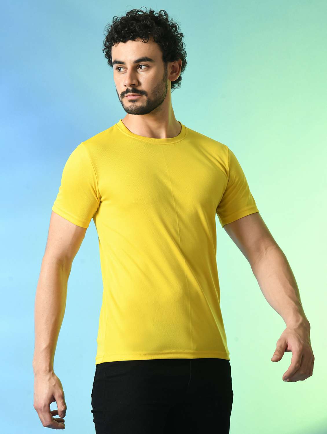 men round neck plain t-shirt - 21340517 -  Zoom Image - 0