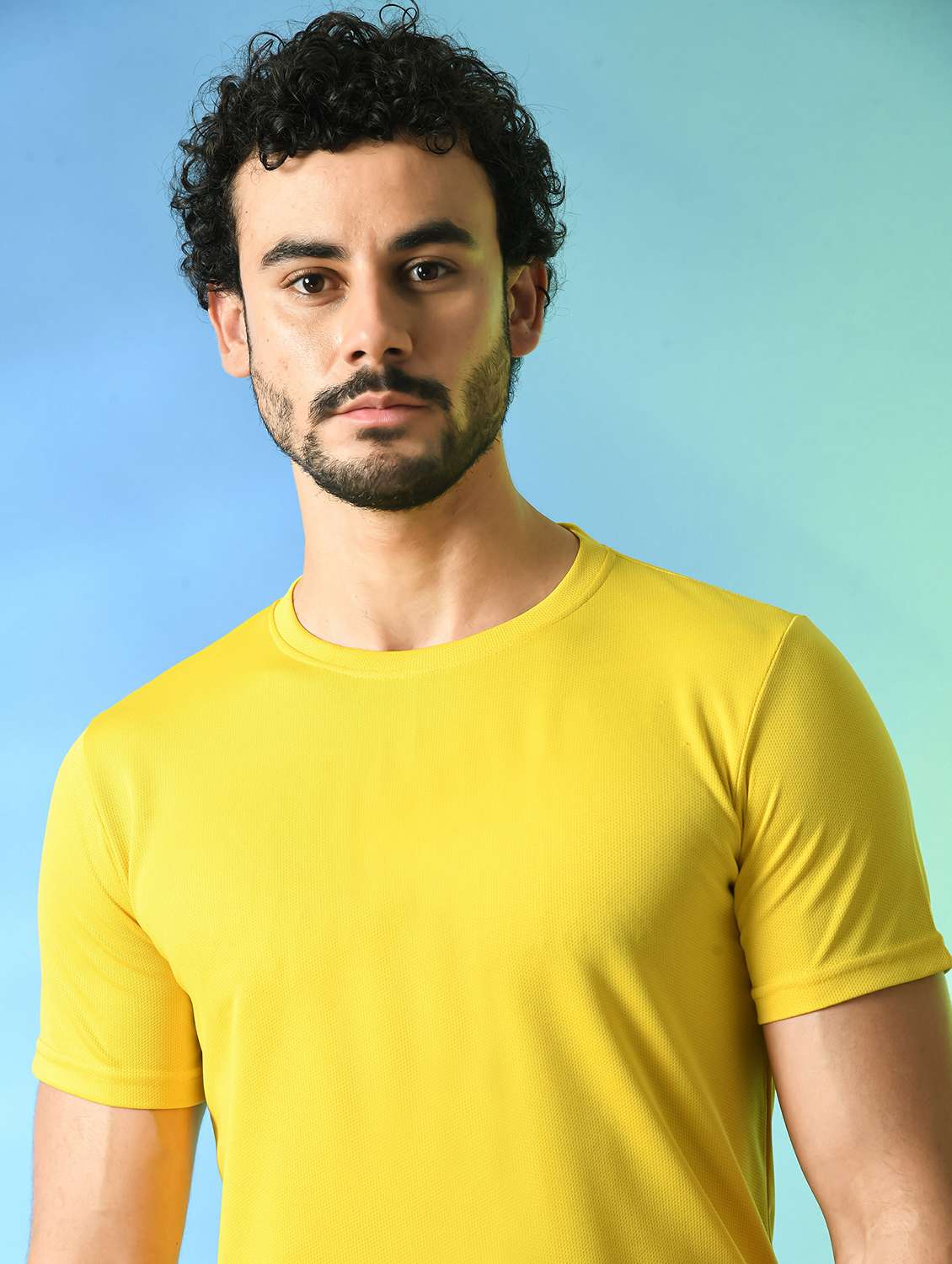 men round neck plain t-shirt - 21340517 - Standard Image - 3