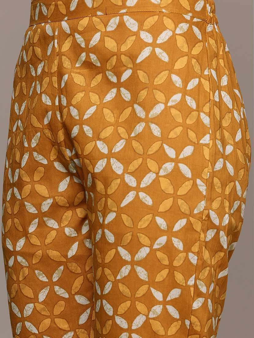 women three quarter sleeve kurta pant with dupatta set - 21352788 -  Standard Image - 3