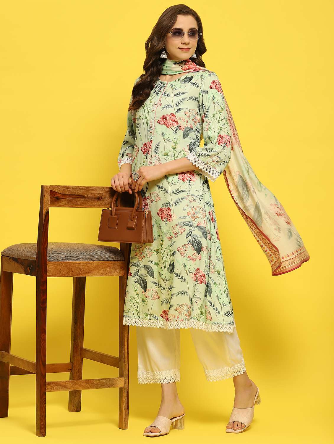 women round neck kurta palazzo set - 21353587 -  Standard Image - 5