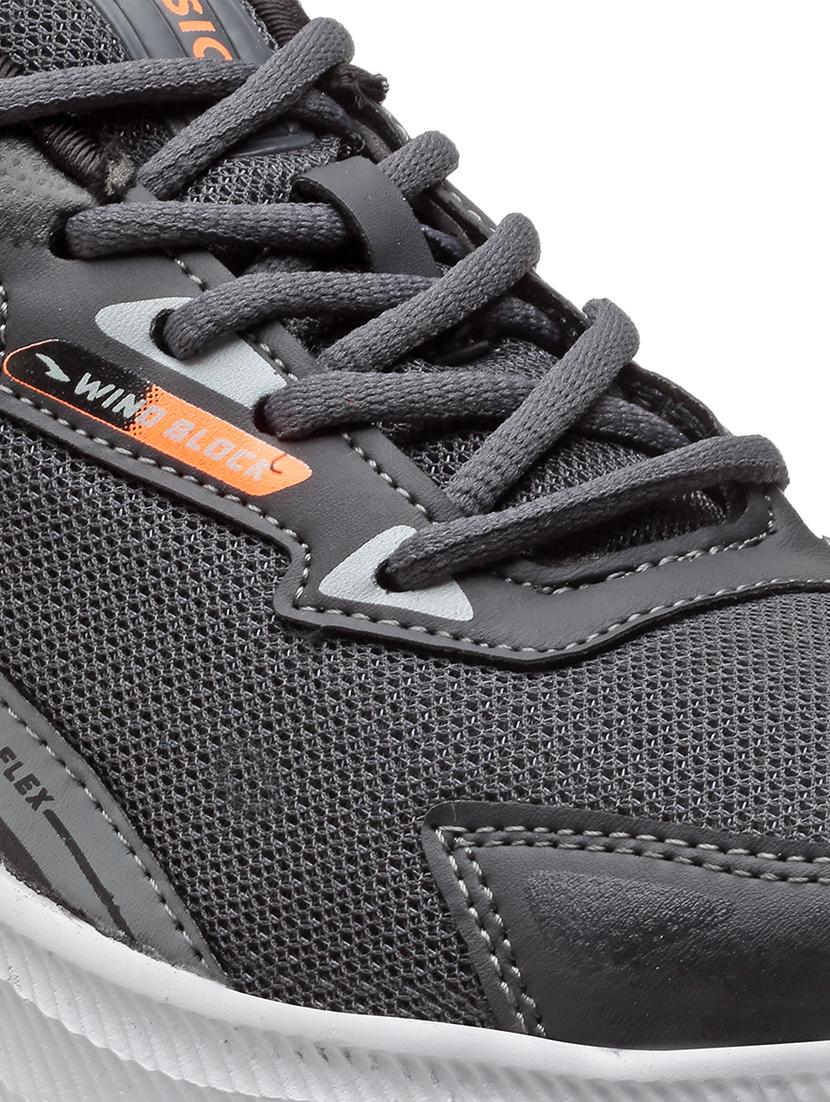 men lace up sports shoes - 21353789 - Standard Image - 5