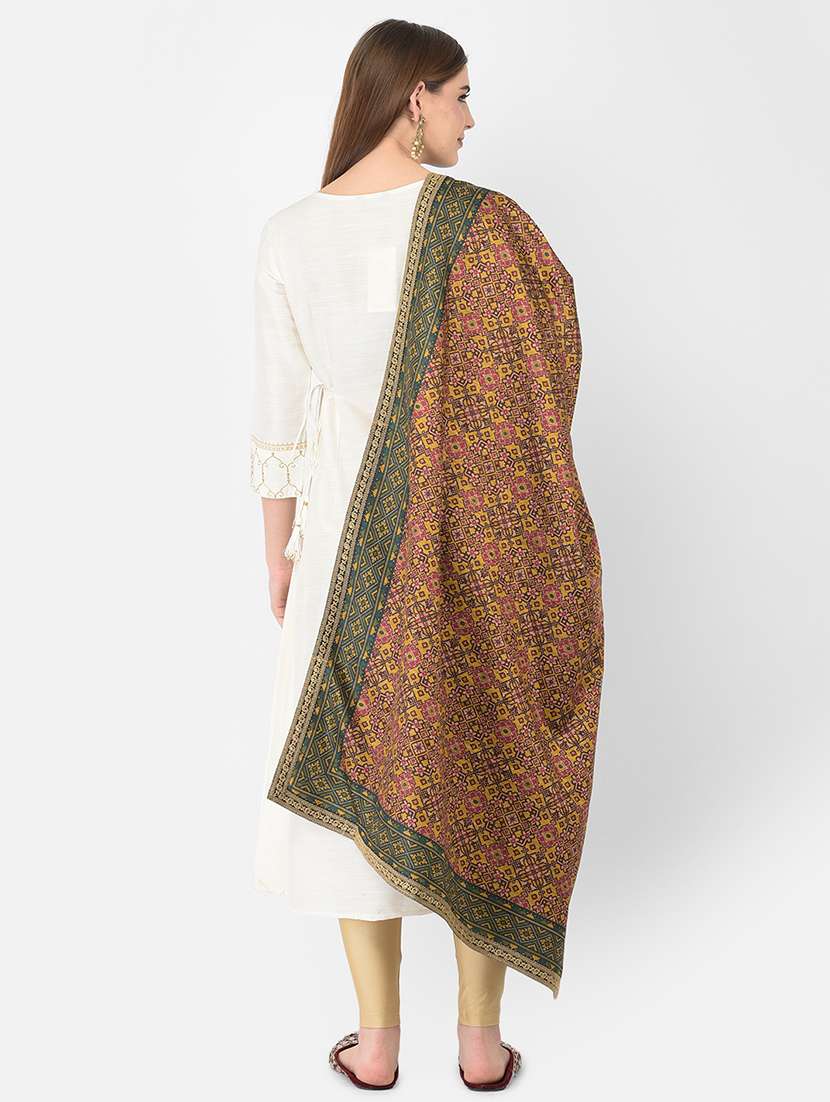 women three quarter sleeve a-line kurta - 21354746 - Standard Image - 3