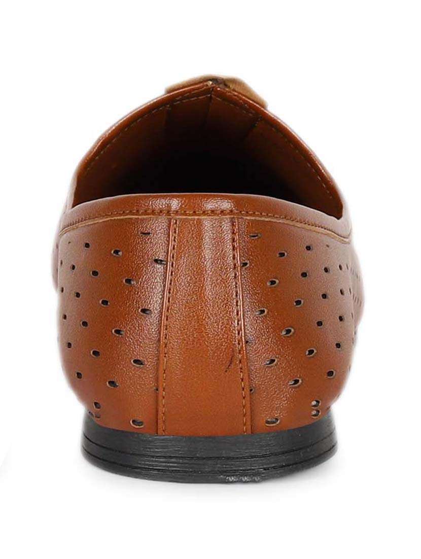 Tan Slip On Juti