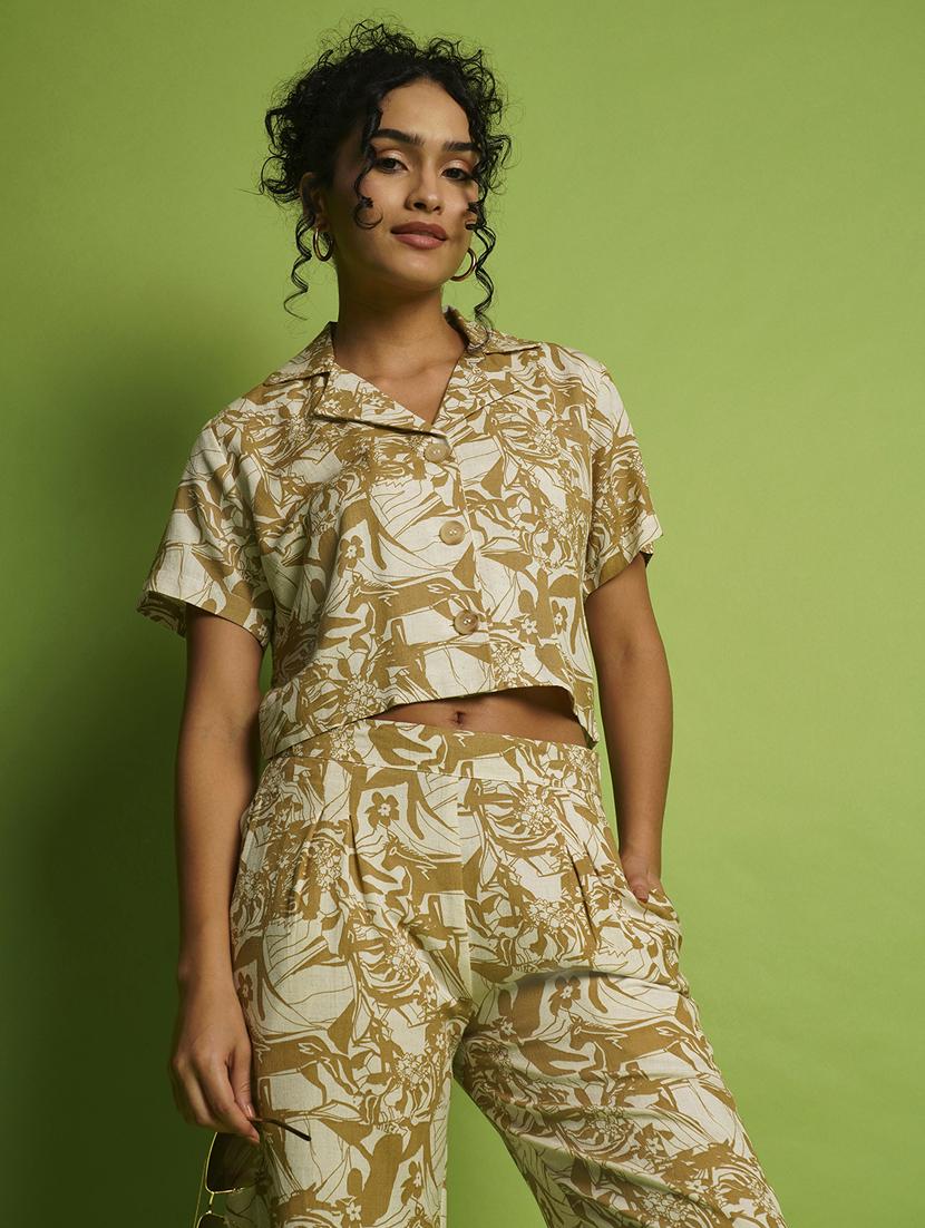 globus women beige abstract printed lapel collar crop shirt & pleated trousers co-ord set - 21366531 - Standard Image - 3