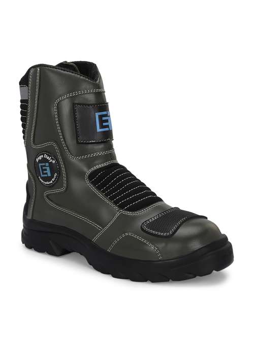 green hiking boots  - 21369244 -  Standard Image - 0