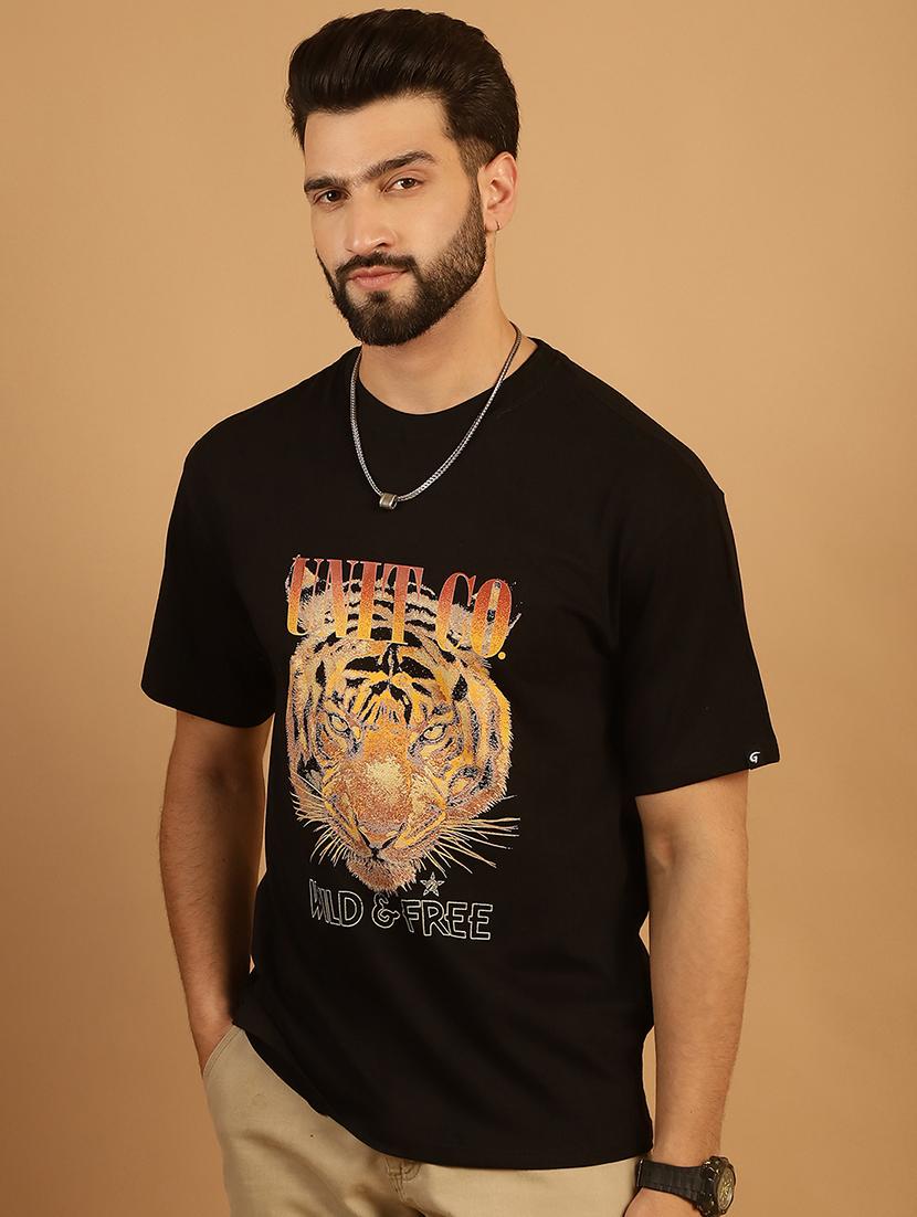 men round neck front print t-shirt - 21369579 -  Zoom Image - 0