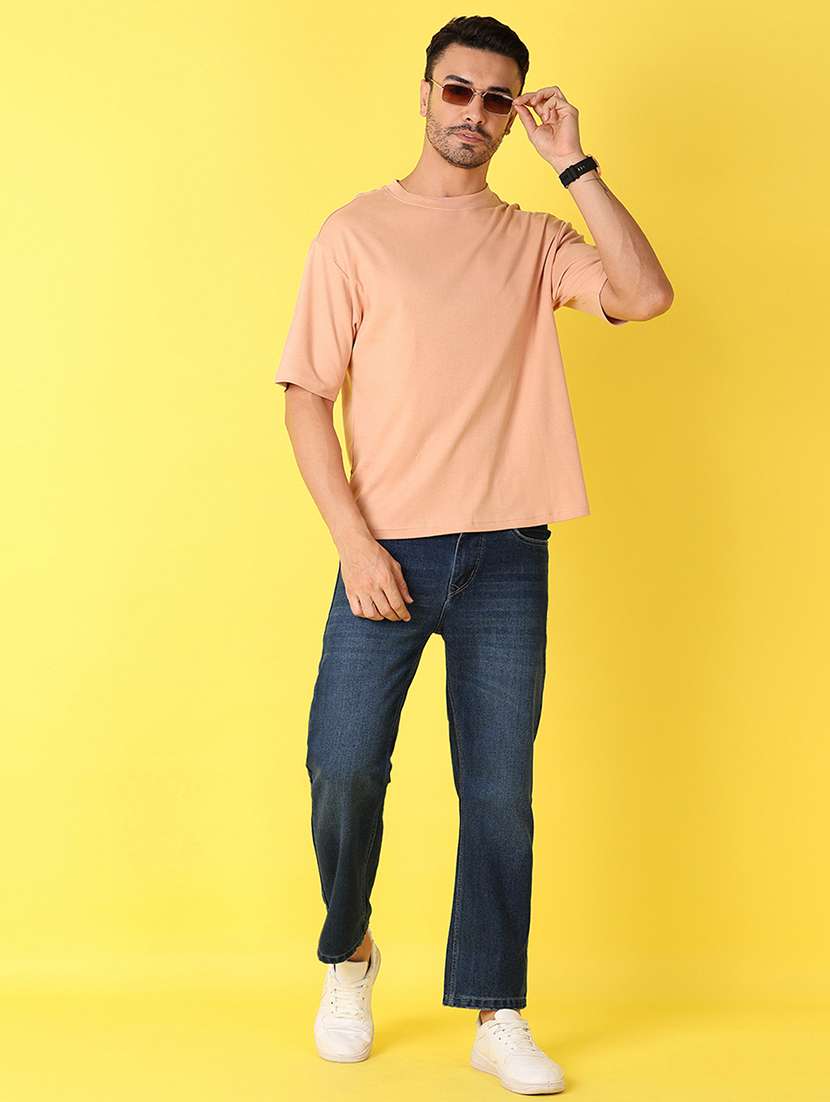 men round neck plain t-shirt - 21369706 -  Standard Image - 3