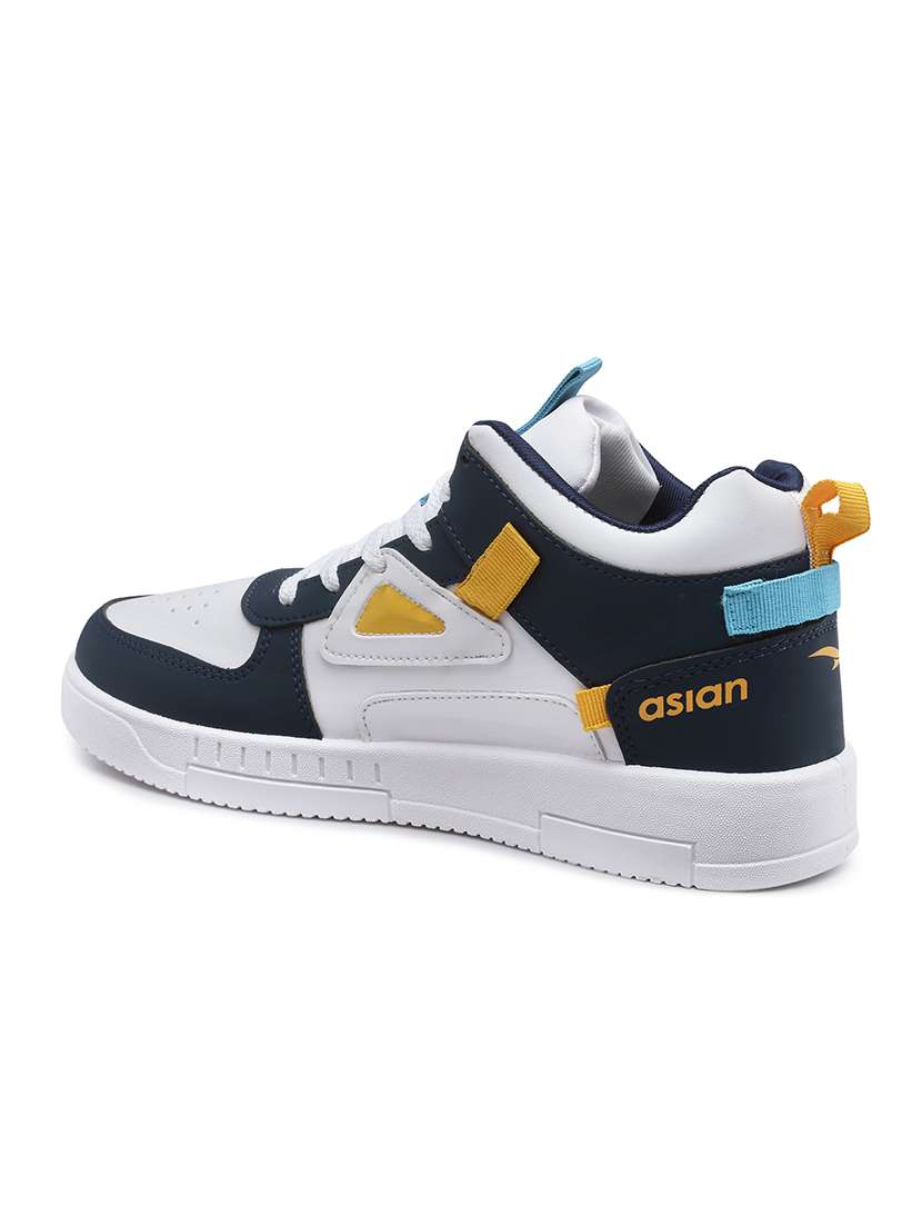 men lace up sneakers - 21371397 -  Standard Image - 3