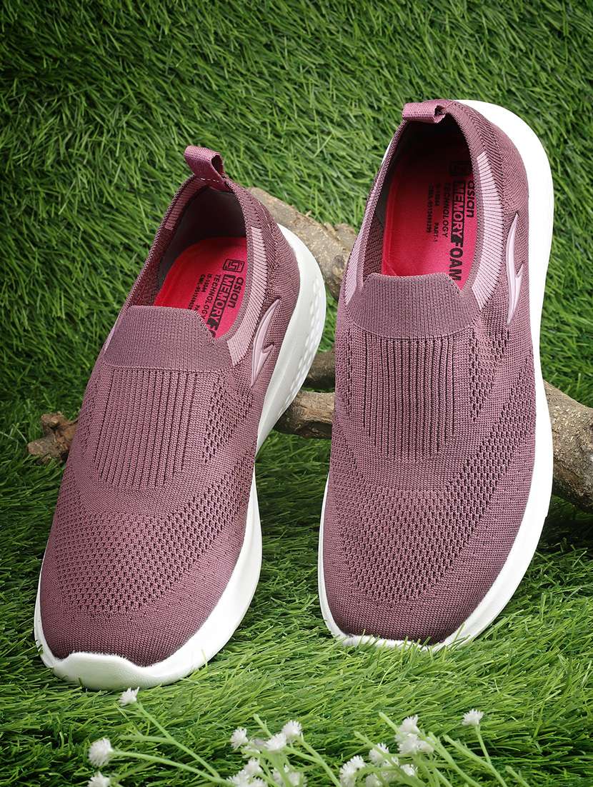men purple solid sports shoe