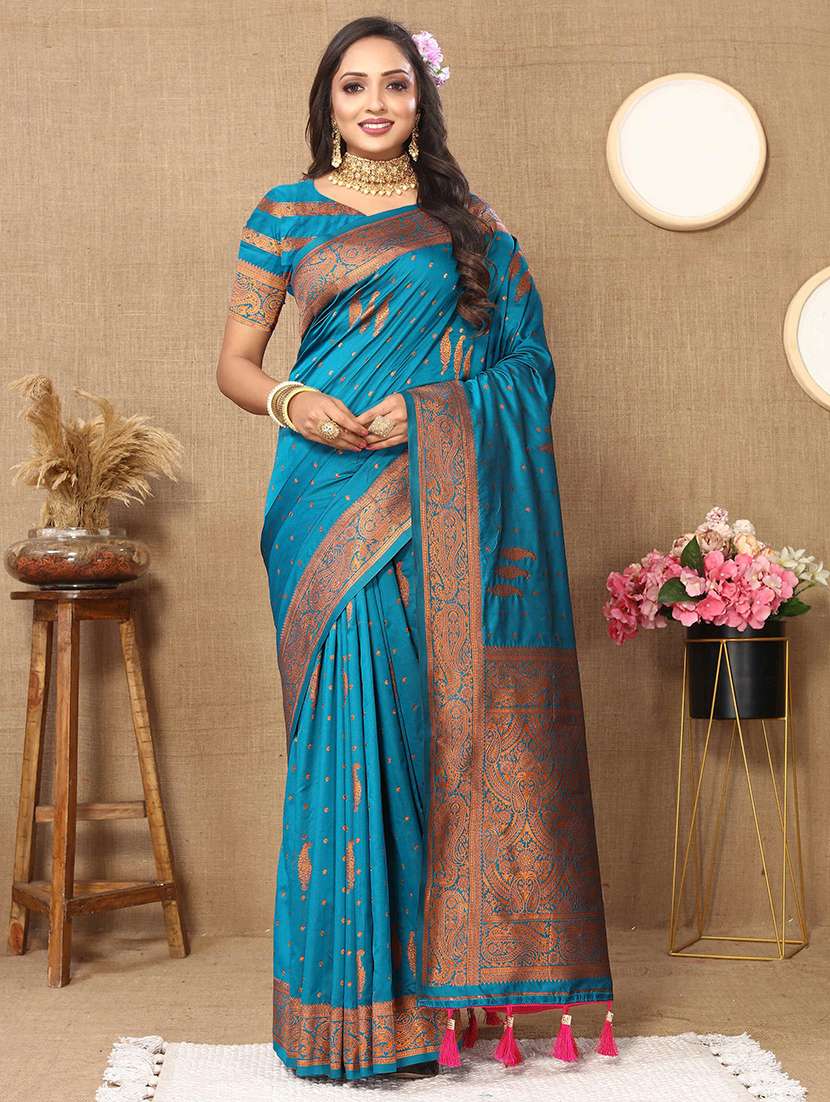 women self design bordered saree with blouse - 21372355 - Zoom Image - 0