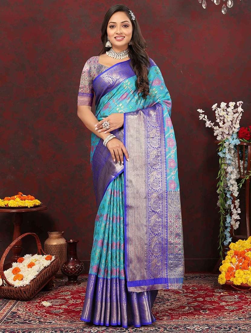 women self design bordered saree with blouse - 21372370 - Zoom Image - 0