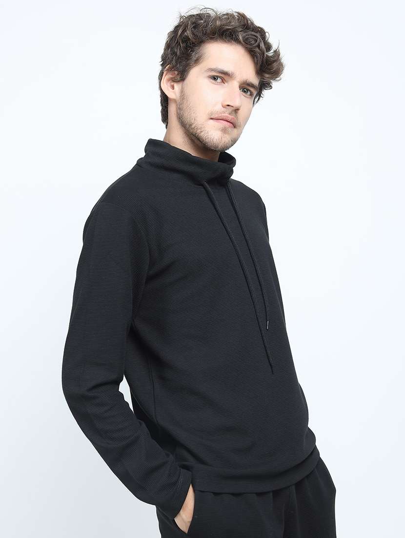 men black solid long sleeve high neck t-shirt