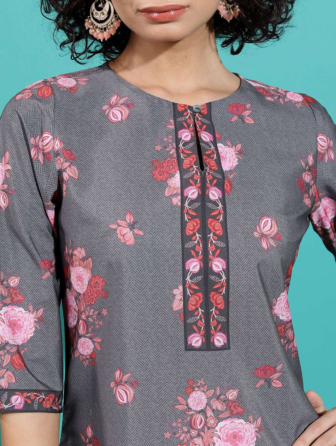 women three quarter sleeve straight kurta - 21376074 -  Standard Image - 3