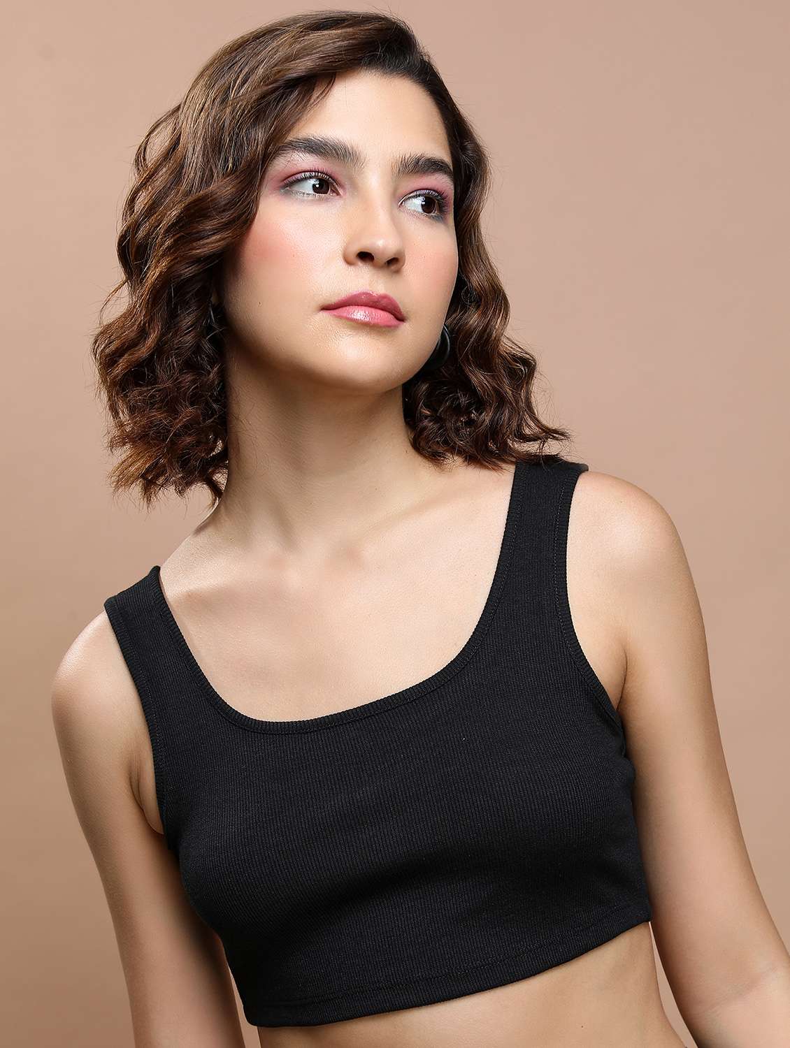 women solid sleeveless crop top