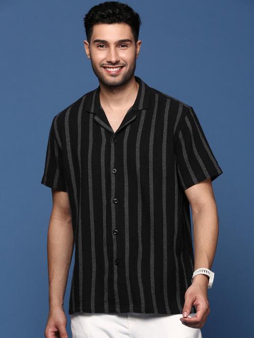 men short sleeved striped casual shirt - 21378736 - Standard Image - 0