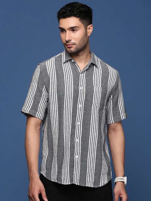 men short sleeved striped casual shirt - 21378743 -  Standard Image - 0