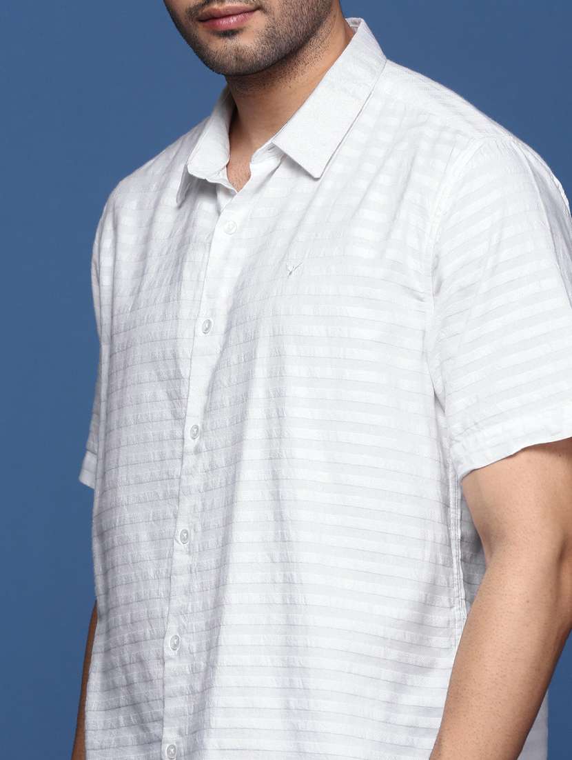 men short sleeved striped casual shirt - 21378816 -  Standard Image - 5