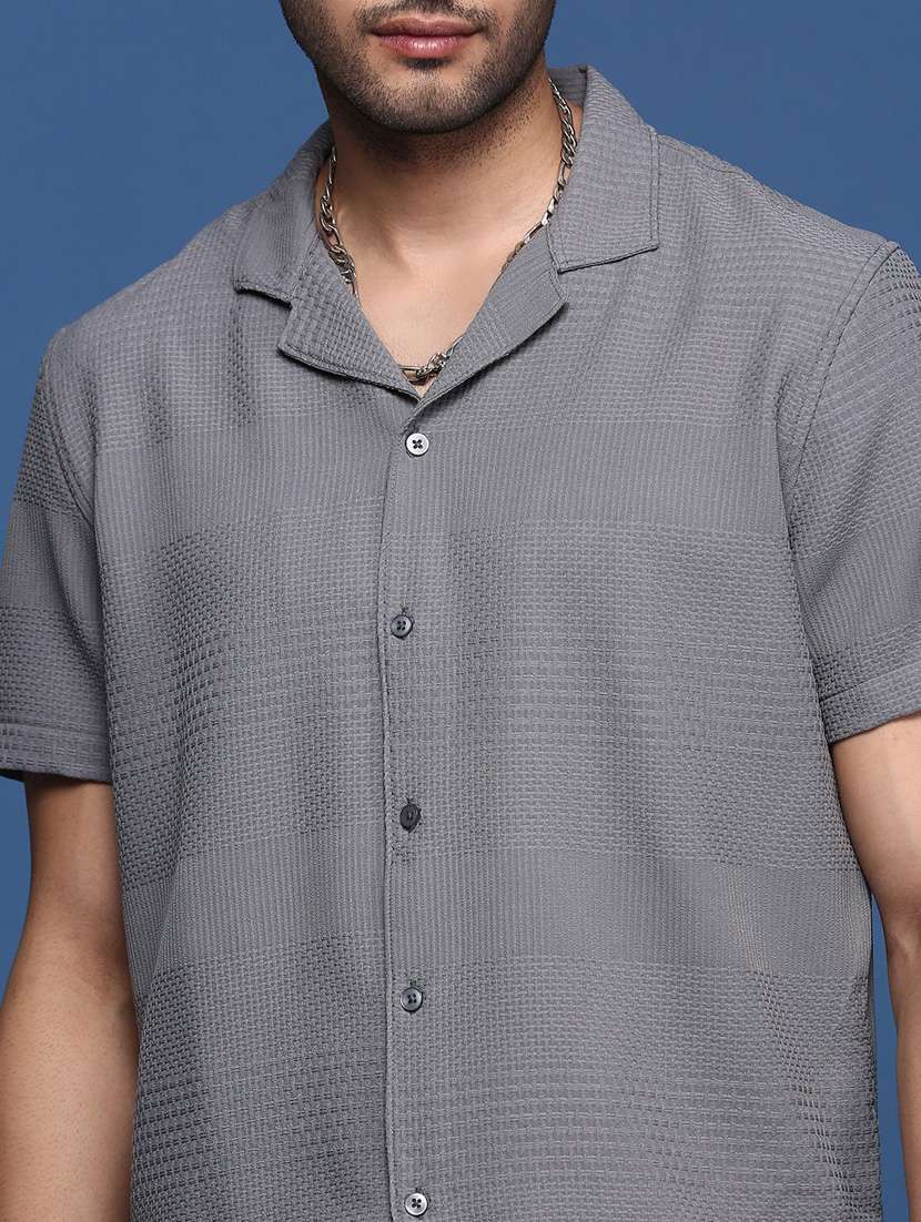 men short sleeved solid casual shirt - 21378832 - Standard Image - 5