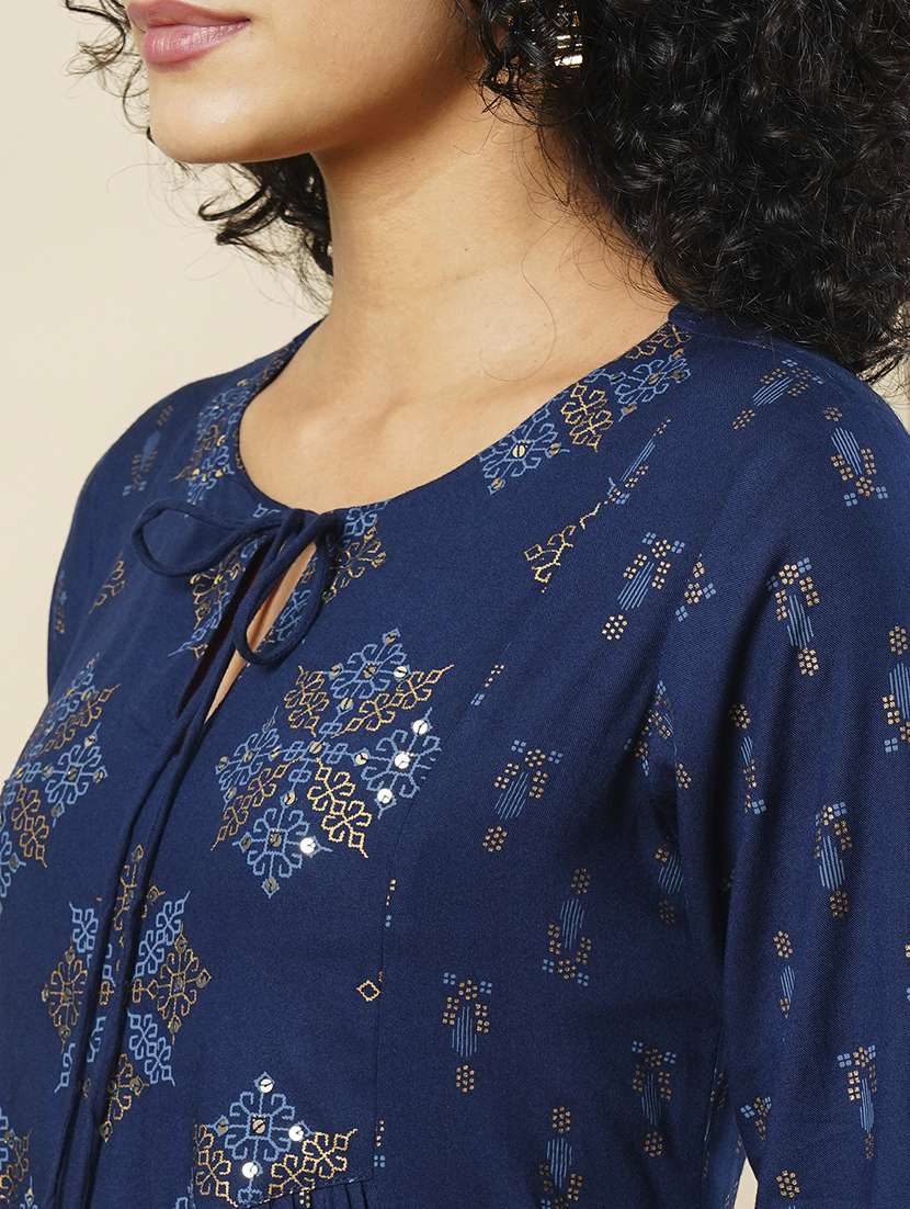 globus women green self -design sqaure neck strappy slevee tiered dress with stripted crop shirt - 21378938 -  Standard Image - 5