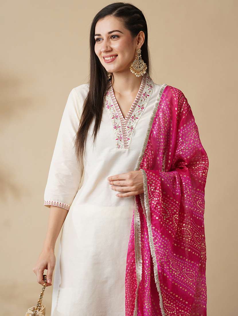 globus women off white embroidered v-neck kurta with pants & bandhani dupatta festive set - 21378960 -  Standard Image - 3