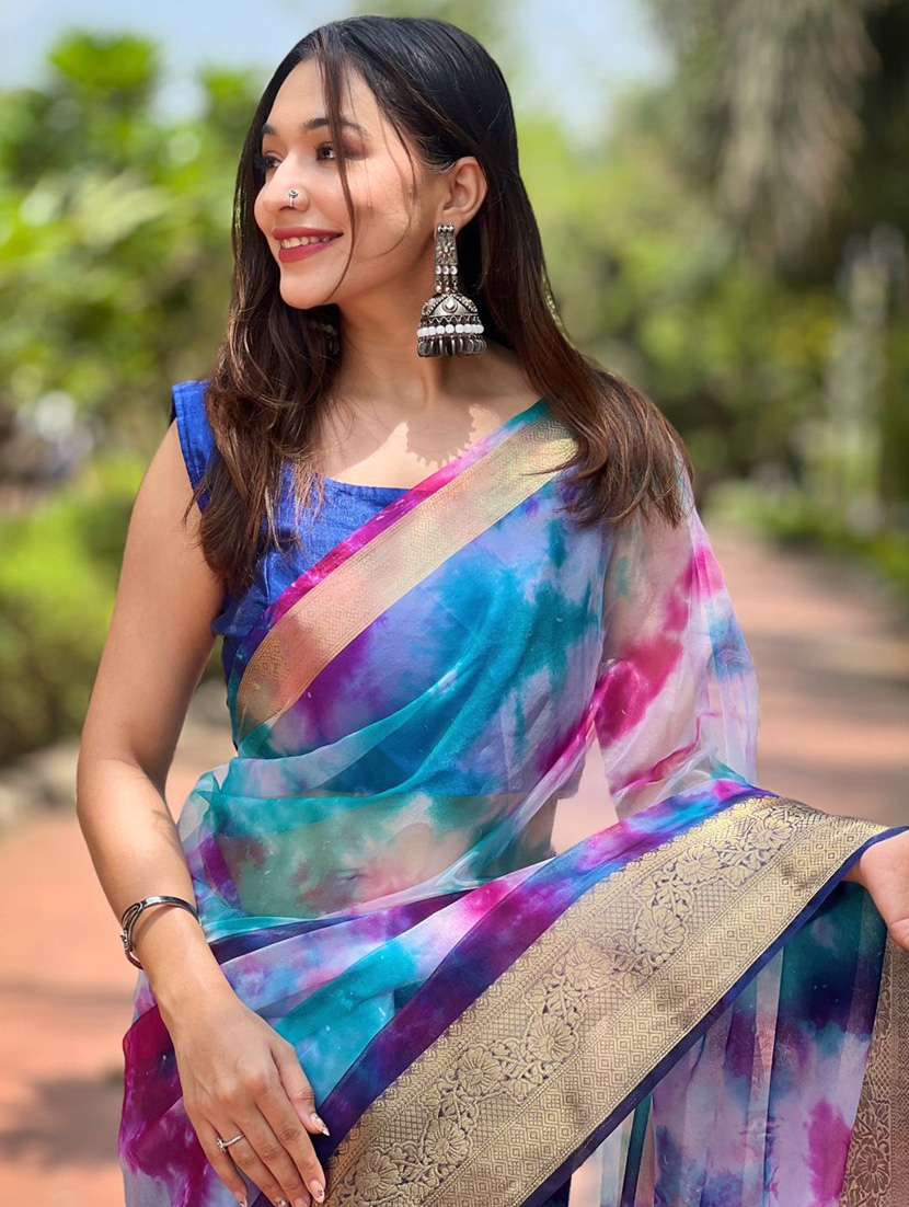 women printed bordered saree - 21379050 - Standard Image - 3