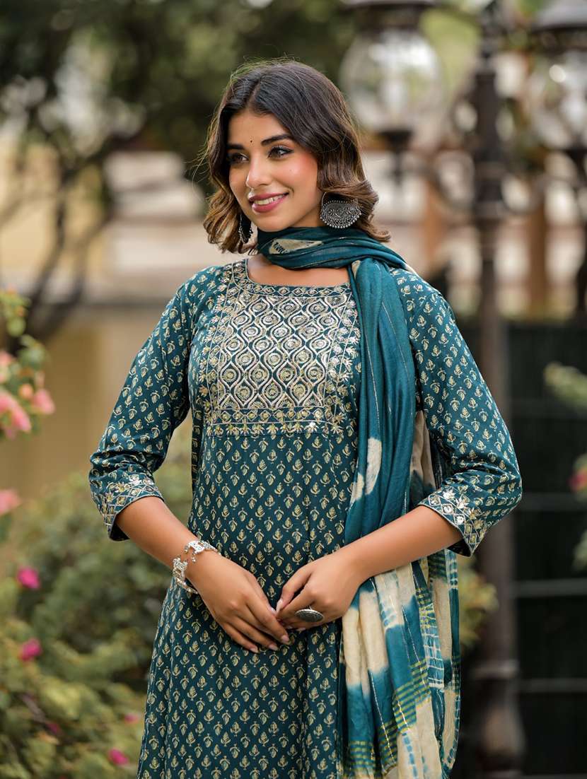 women green kurta pant set with dupatta - 21387282 -  Standard Image - 5