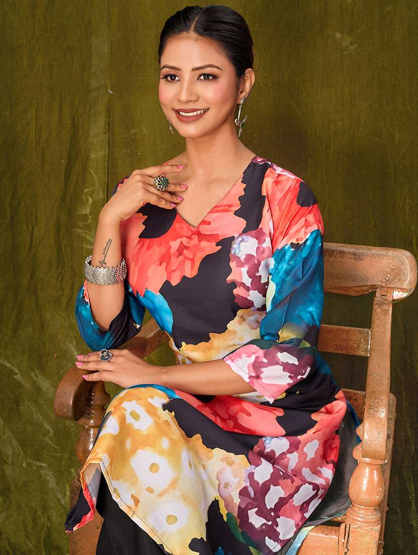 women black floral pringted straight kurta - 21388350 -  Standard Image - 3