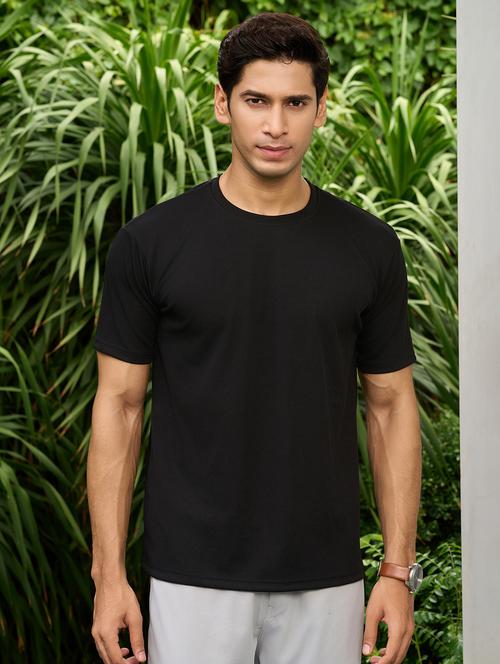 men round neck solid t-shirt - 21388353 - Standard Image - 0