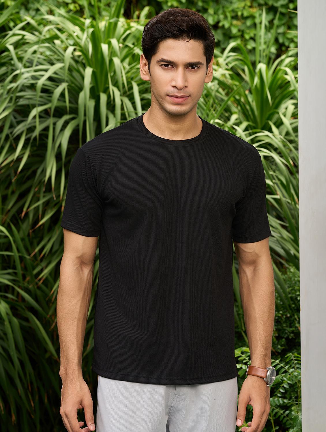 men round neck solid t-shirt - 21388353 - Zoom Image - 0