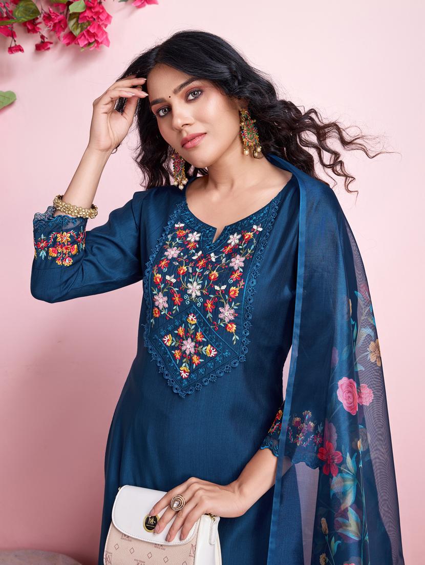 women embroidered kurta pant set with dupatta - 21391357 - Standard Image - 3