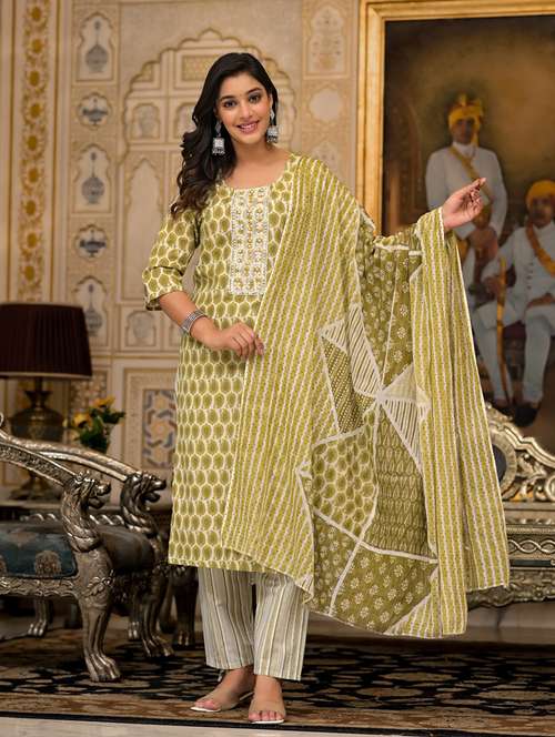 women three quarter sleeve kurta pant with dupatta set - 21391923 - Standard Image - 0