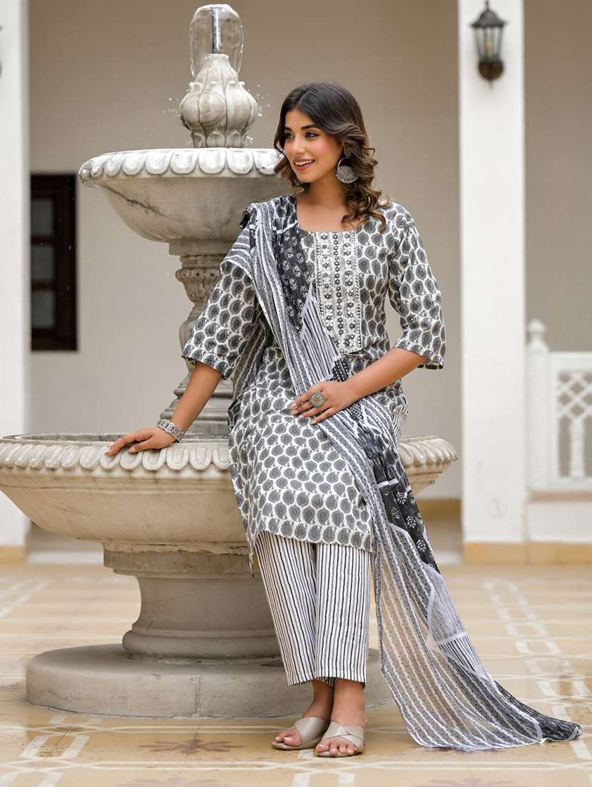 women three quarter sleeve kurta pant with dupatta set - 21391924 - Standard Image - 3