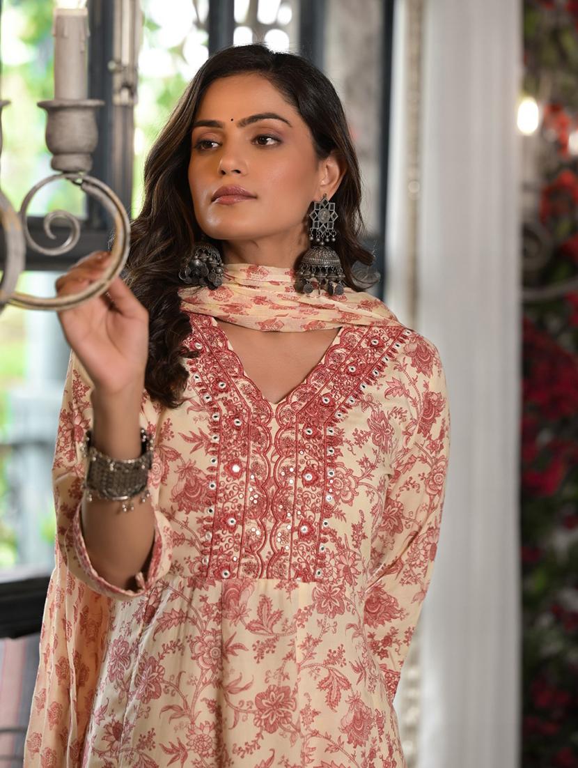women beige floral kurta pant set with dupatta - 21391931 - Standard Image - 5