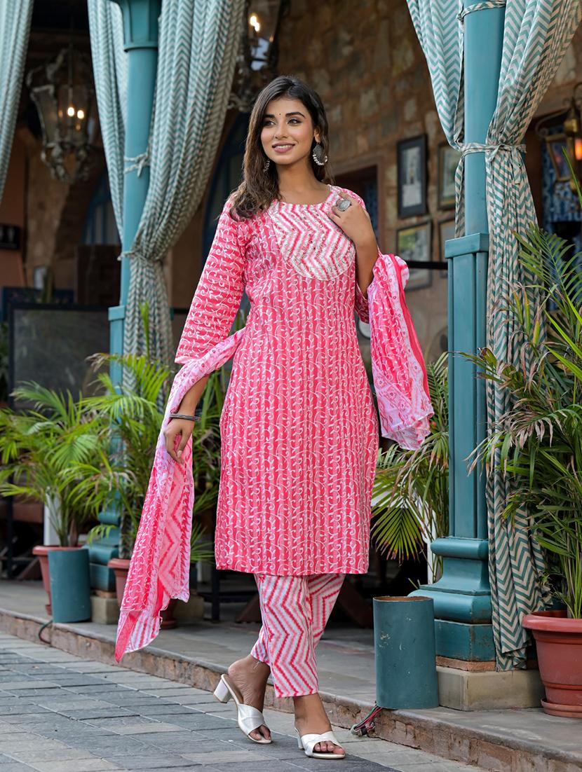 women three quarter sleeve kurta pant with dupatta set - 21391936 - Standard Image - 3